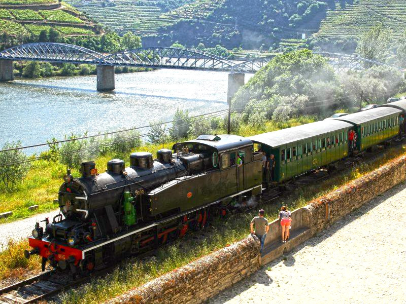 Viagem de comboio mais bonita de Portugal  no Douro