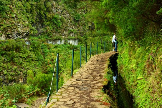 Percurso pedestre  LEVADA DAS 25 FONTES