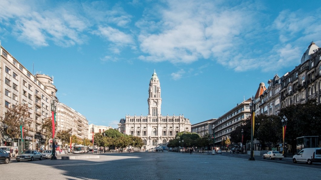 Visita a Avenida dos Aliados no Porto tuer