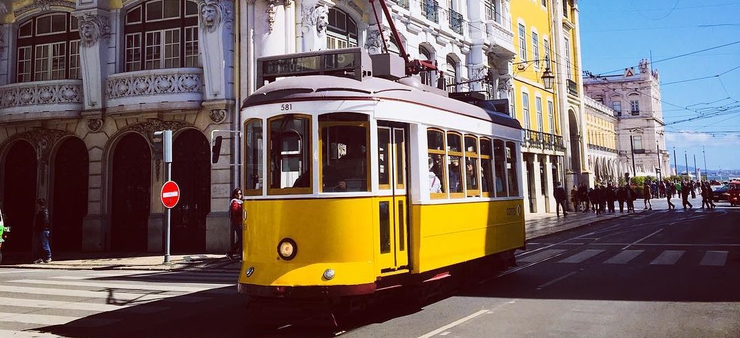 Uma Viagem de Charme no elctrico Histrico de Lisboa