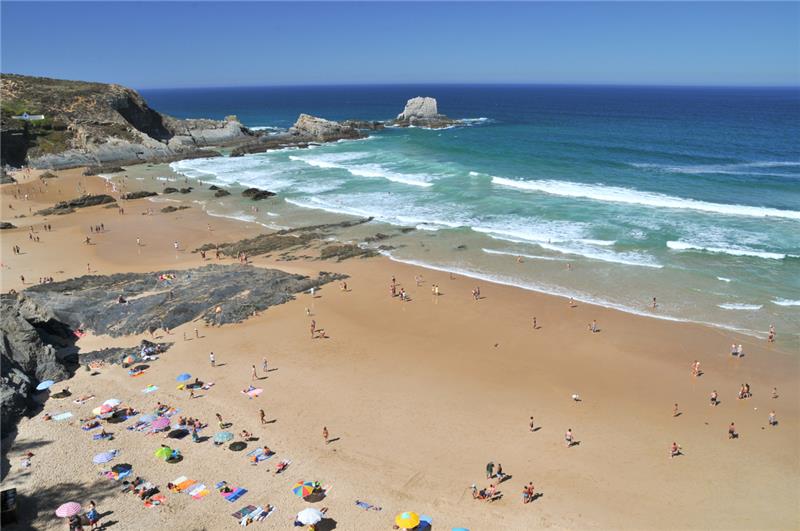Zambujeira do Mar a vida com as melhores praias do Alentejo