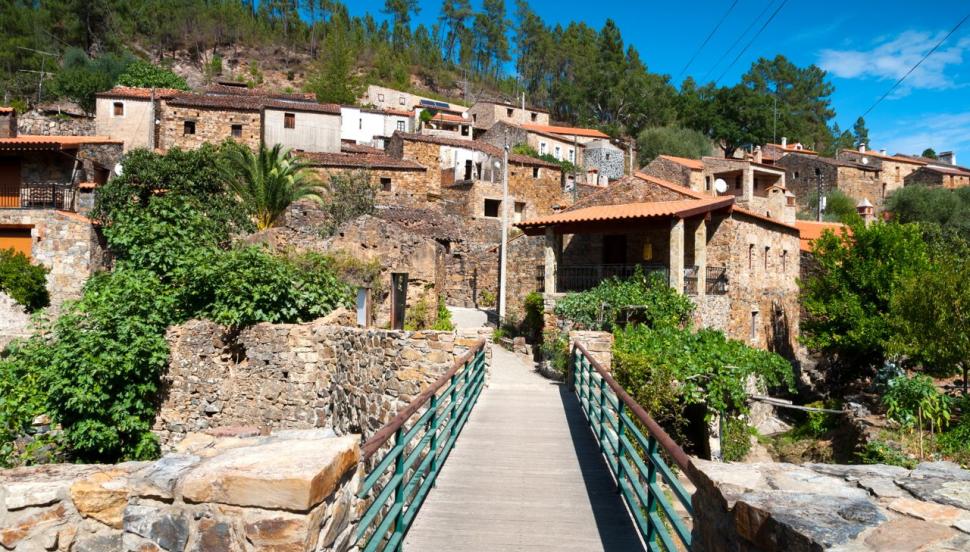 Esta aldeia tem fonte de gua purissima bem no centro de Portugal gua Formosa Aldeia do xisto 