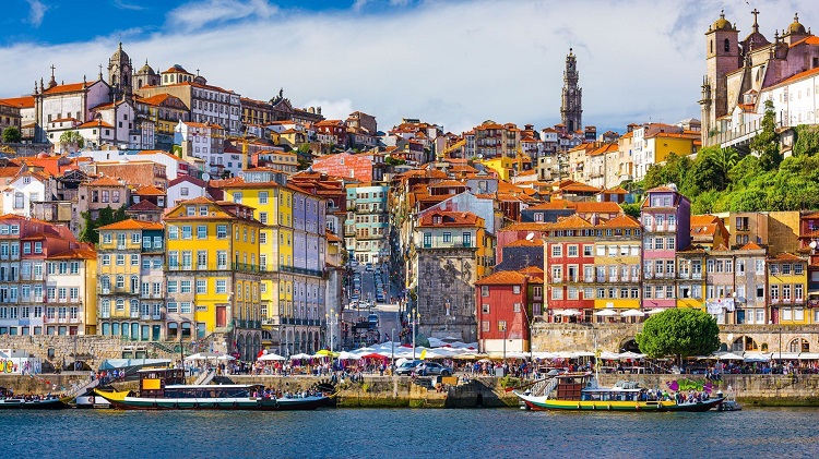 Turismo do Porto visita Bairro Barredo