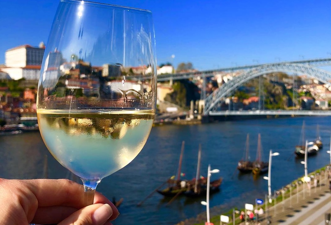 Custa 4 euros é português e um dos melhores vinhos brancos