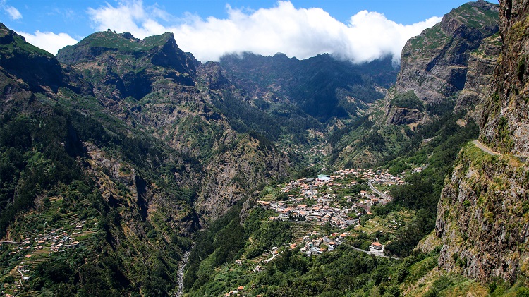 Conhe�a um dos locais mais lindos da ilha da Madeira Curral das Freiras