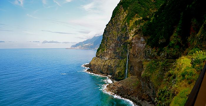 � das mais lindas quedas de agua da ilha da Madeira a cascata do V�u da Noiva no Seixal