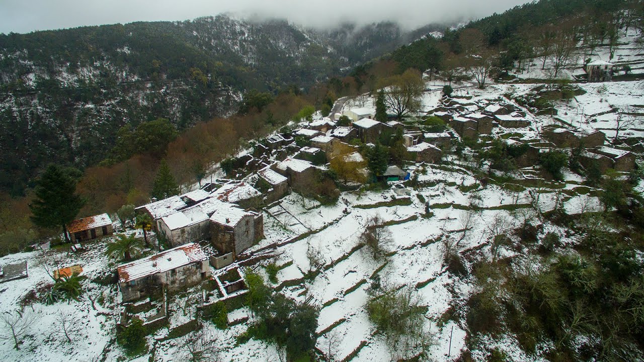A neve faz de Vaqueirinho uma das Aldeias mais bonitas e secretas de Portugal