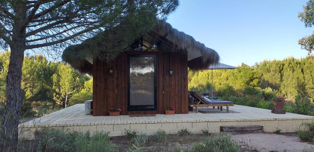 Podes dormir neste Alojamento de Turismo Selvagem Ying Yang Monte da Lua