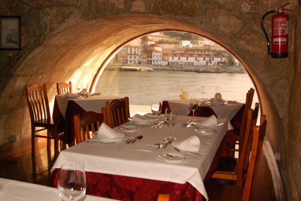 Os 10 melhores restaurantes tradicionais da ribeira do Porto para comer bem e barato