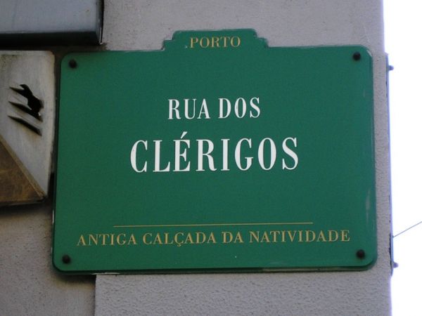 Vias ao Porto tens de visitar a Rua dos Caldeireiros