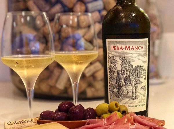 São Portugueses os 2 melhores vinhos do mundo Pera Manca e Barca Velha