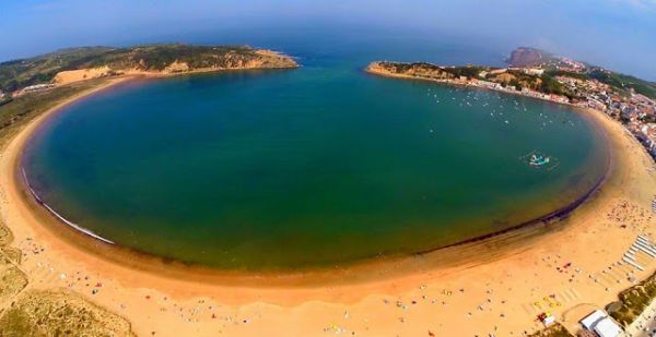 São Martinho do Porto tem a praia mais bonita de Portugal com um formato único na Europa