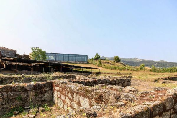 Os 12 melhores locais para visitar monumentos no Porto