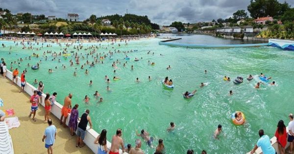 A maior piscina de ondas de Portugal vai reabrir este sábado