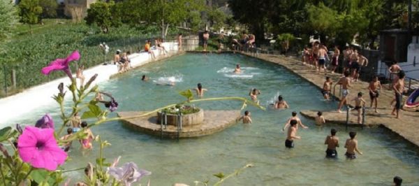 A 20 minutos de Coimbra existe uma piscina natural com agua sempre a nascer