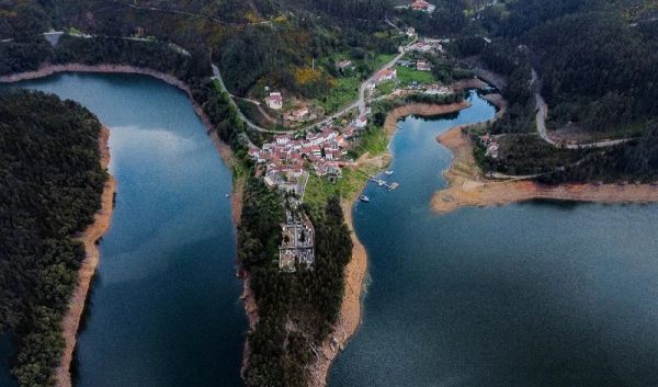 Tem apenas 594 habitantes aldeia mais bonita do Centro de Portugal