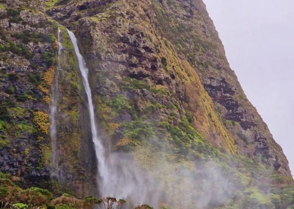Esta é a cascata mais alta de Portugal tem mais de 90 metros de altura