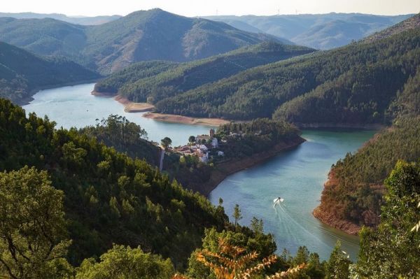 Tem apenas 500 habitantes é uma das aldeias mais bonitas de Portugal
