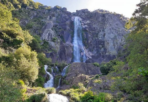 Esta é a cascata mais alta de Aveiro tem mais 60 metros de altura está encantar os turistas