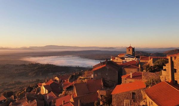 Fica a 180 km de Coimbra aldeia histórica mais bonita de Portugal