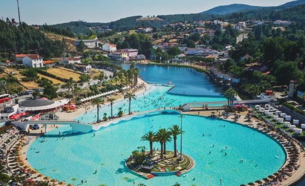 Esta é a maior piscina de ondas de Portugal fica a 30 minutos de Coimbra