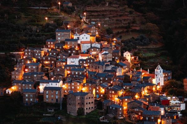 Tem apenas 120 habitantes é uma das aldeias mais bonitas do centro de Portugal