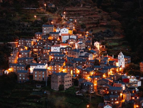Tem 120 habitantes é uma aldeias mais bonitas do centro de Portugal