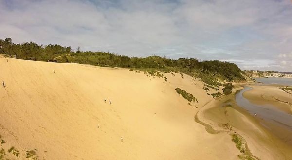 A maior duna de Portugal tem mais de 50 metros de altura fica a 100 km de Lisboa