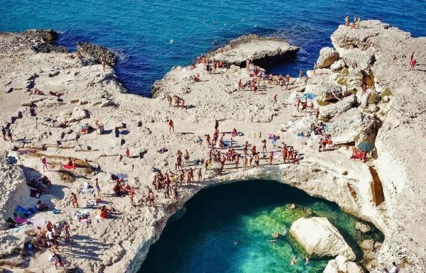 A piscina natural mais bonita da Europa é portuguesa