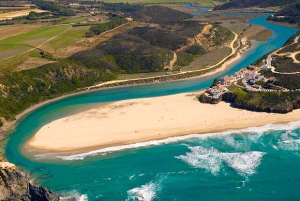 Há uma praia portuguesa entre os 15 tesouros escondidos da Europa