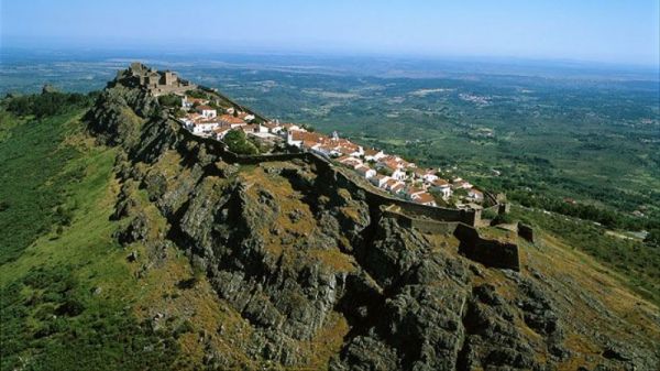 Fica a 150 km de Évora é a vila mais bonita do Alentejo
